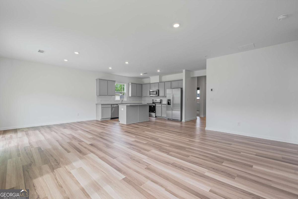 3111 Whitman WAY