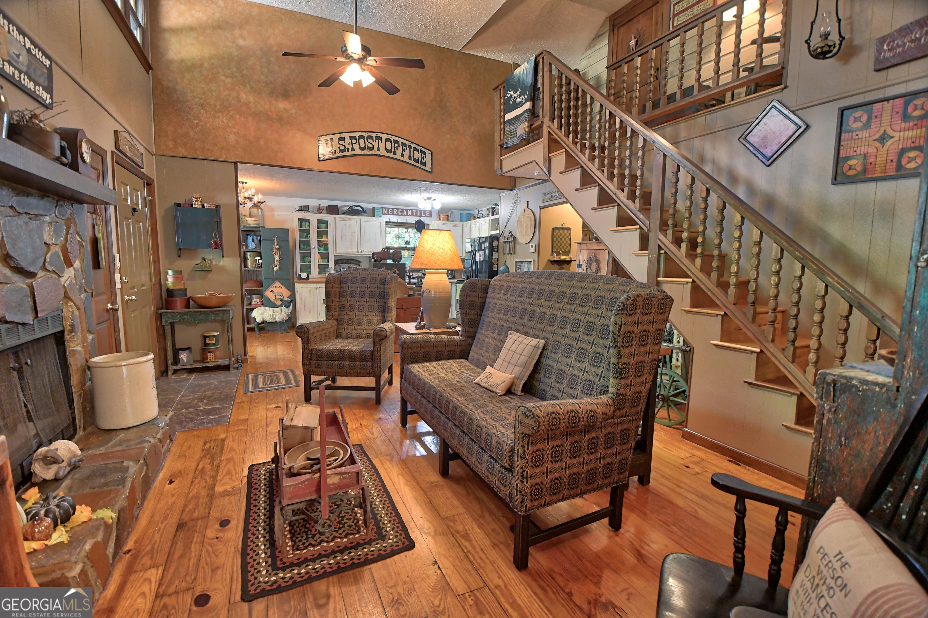 31 Creekside LN