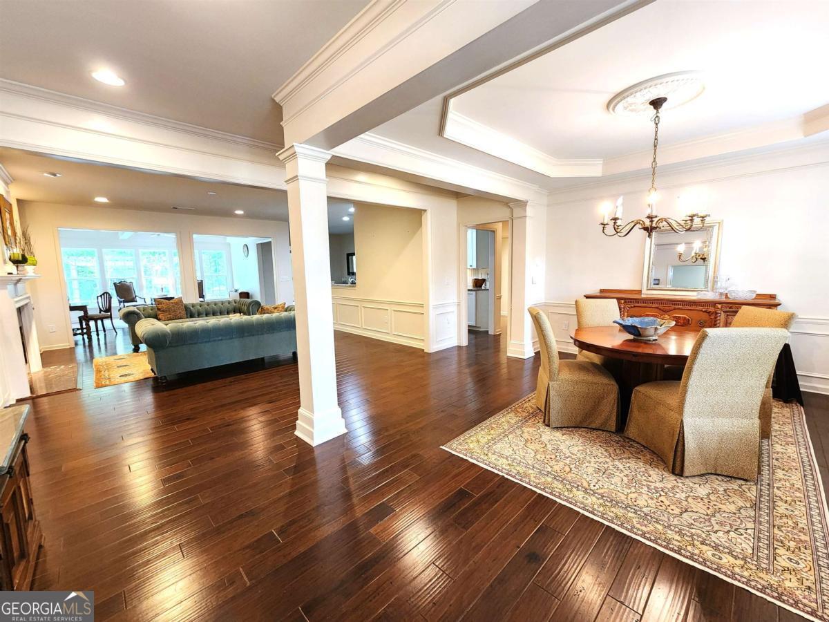 1081 Lakefront CT