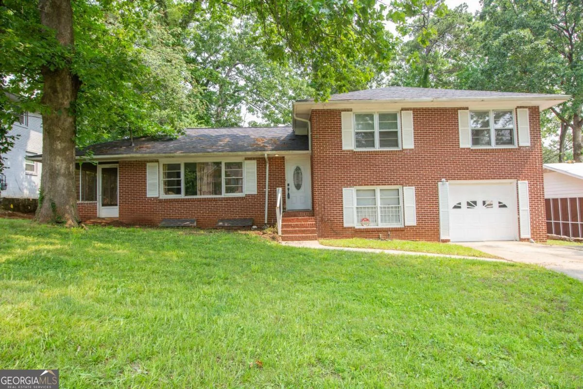 1558 Boulderwoods Drive SE