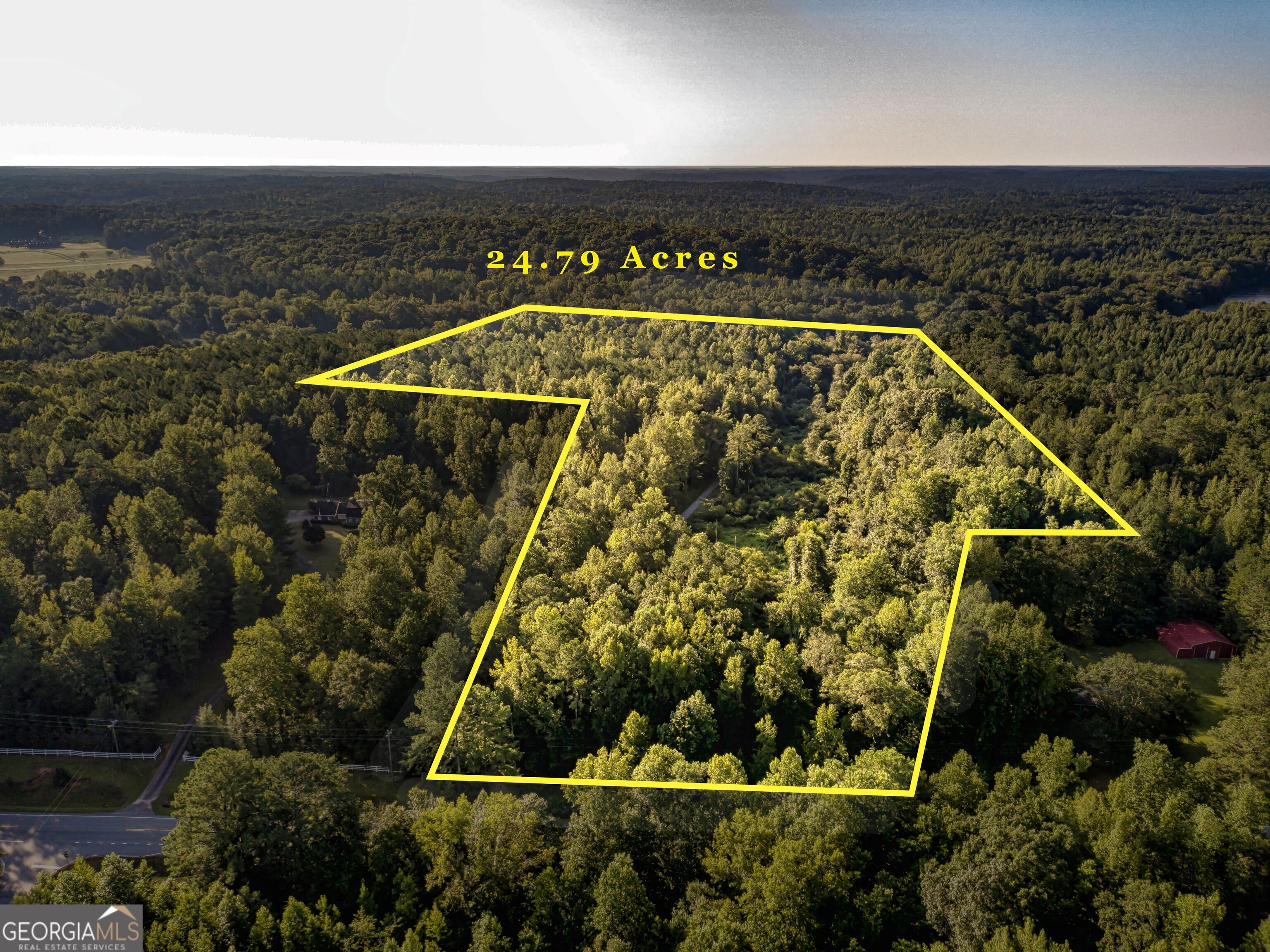 CHATTAHOOCHEE RIVER FRONT!!! Over 850 ft of river frontage. Want to live on the water? Here's a tranquil piece of paradise .. a haven for nature lovers. Build your dream home on the river front or have an escape for the weekends. There's nothing else like it on the market. Approx 25 acres. Creek on the property as well. Gravel drive for access. Douglas County building codes/restrictions would apply. Currently zoned R-A. See doc's for more information.