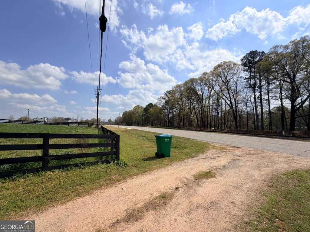 Photo of 662 Old Gainesville Hwy, Pendergrass, GA 30567 (MLS # 10757344)