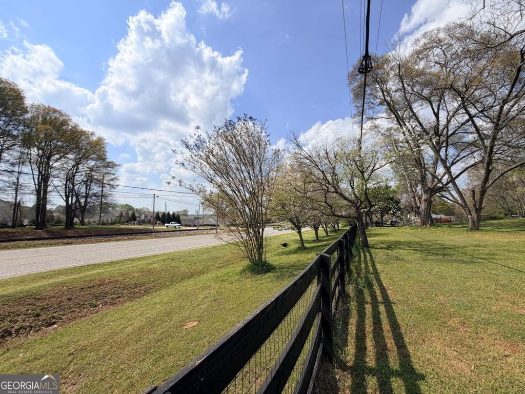 Photo of 662 Old Gainesville Hwy, Pendergrass, GA 30567 (MLS # 10757344)