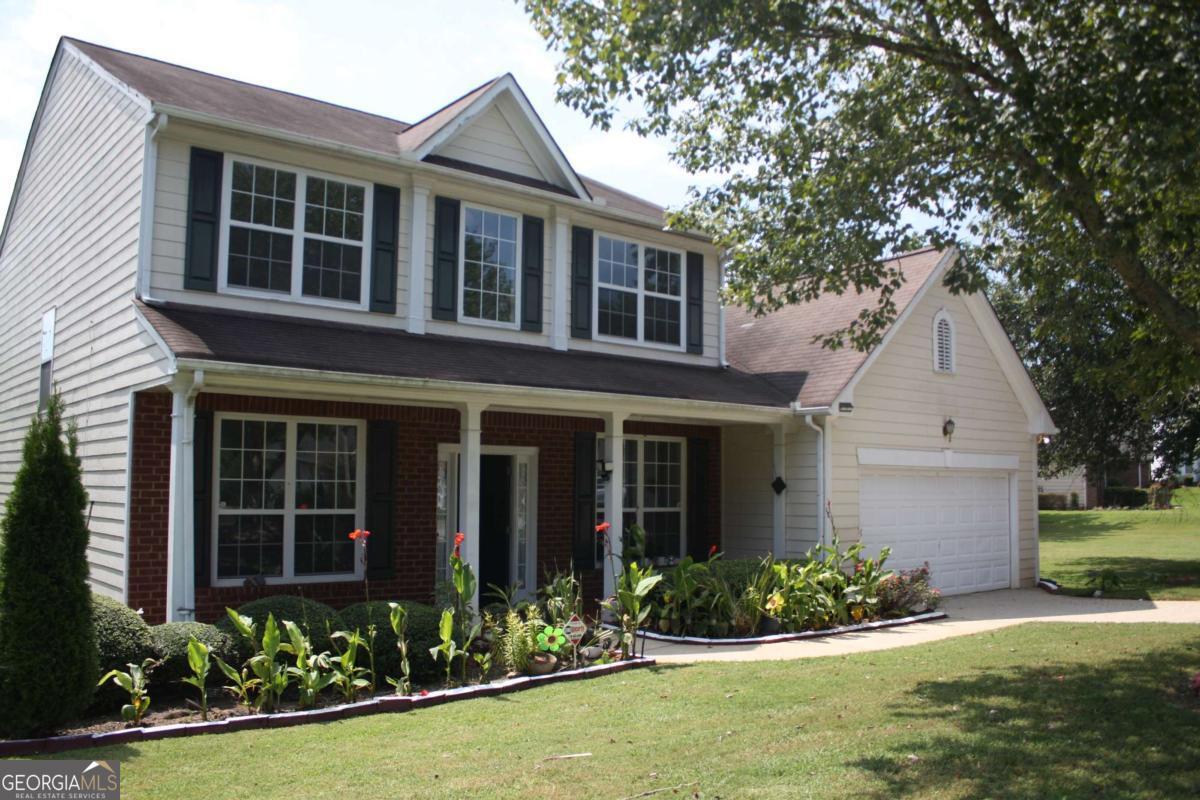Welcome to your new Home that has been meticulously cared for located on a beautiful flat corner lot. The Spacious eat in kitchen includes new granite counter tops, Stainless Steel Appliances, and an Open Living concept to the Large Family Room. This Home comes complete with Both a NEW HVAC AND NEW WATER HEATER. A Large MASTER on MAIN that includes dual sinks, a standing shower, a soaking tub, and Walk in Closet. A friendly community that includes a swimming pool, playground, and recreational courts.