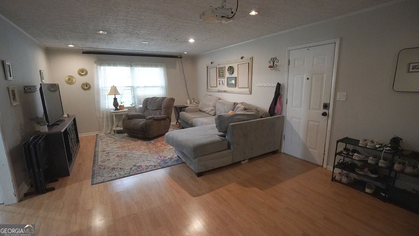 302 Ridgewood RD