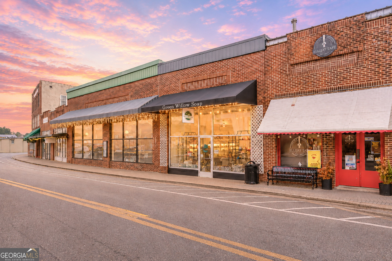 28 N Main ST