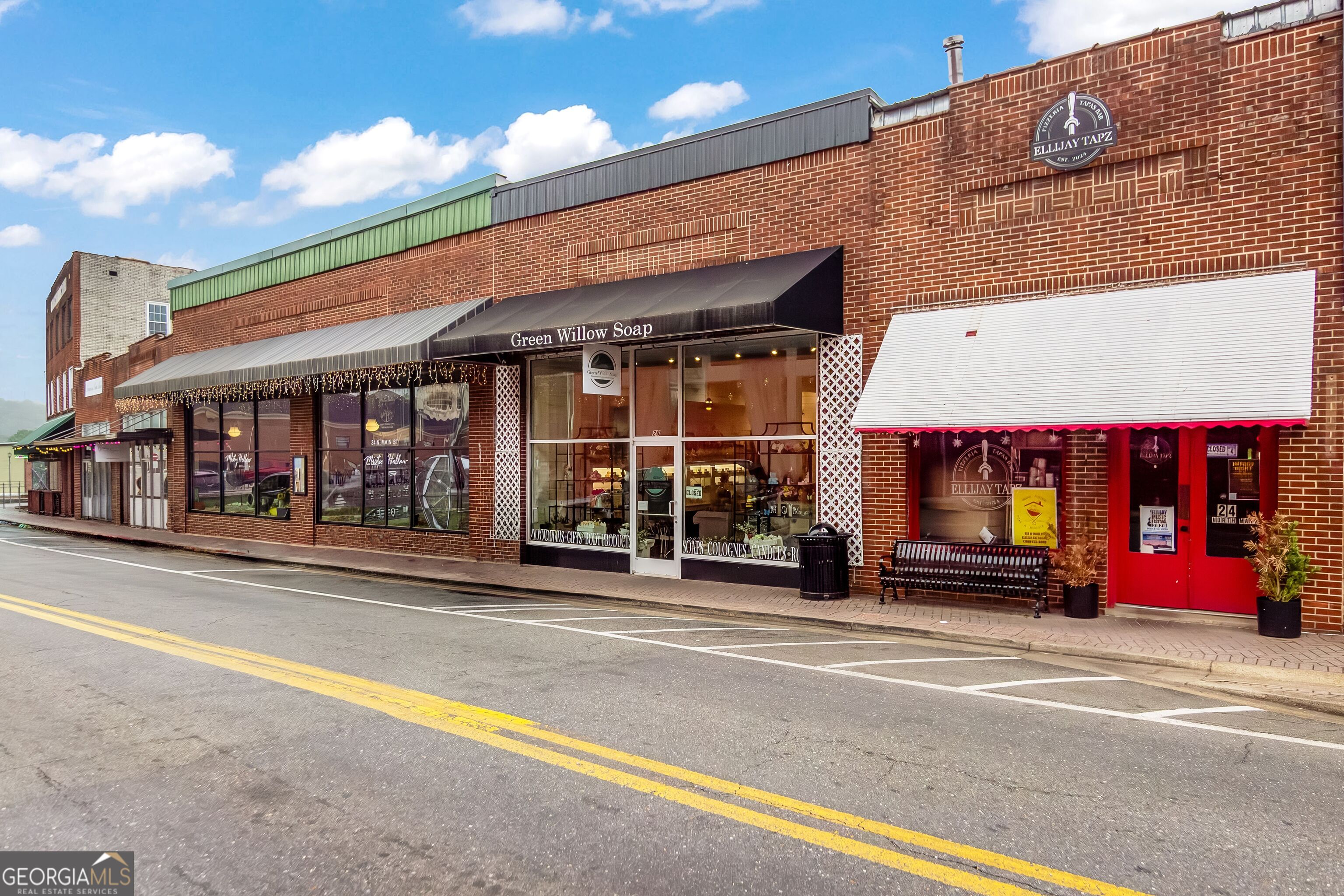 28 N Main ST