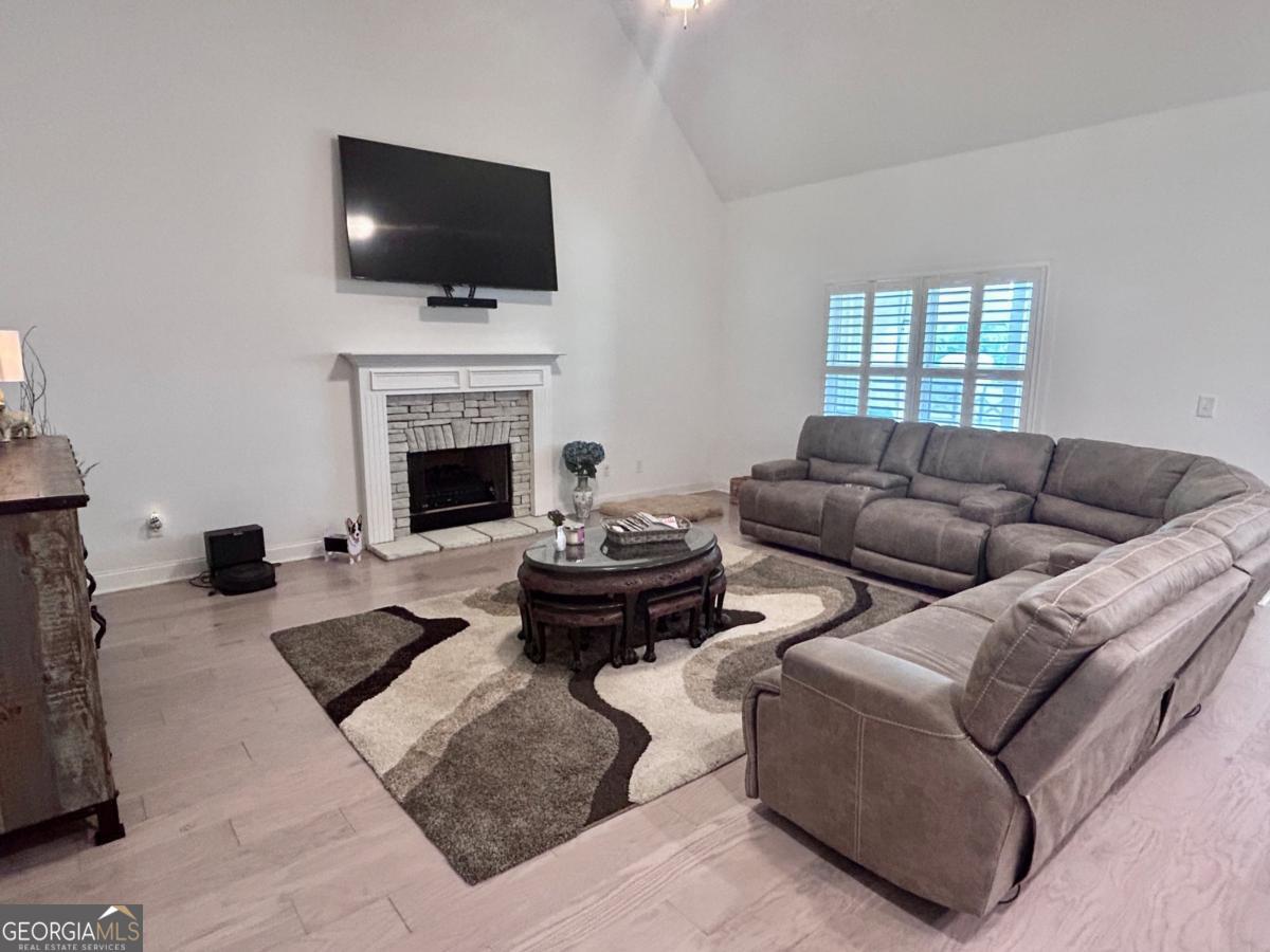 546 Linch RD 32