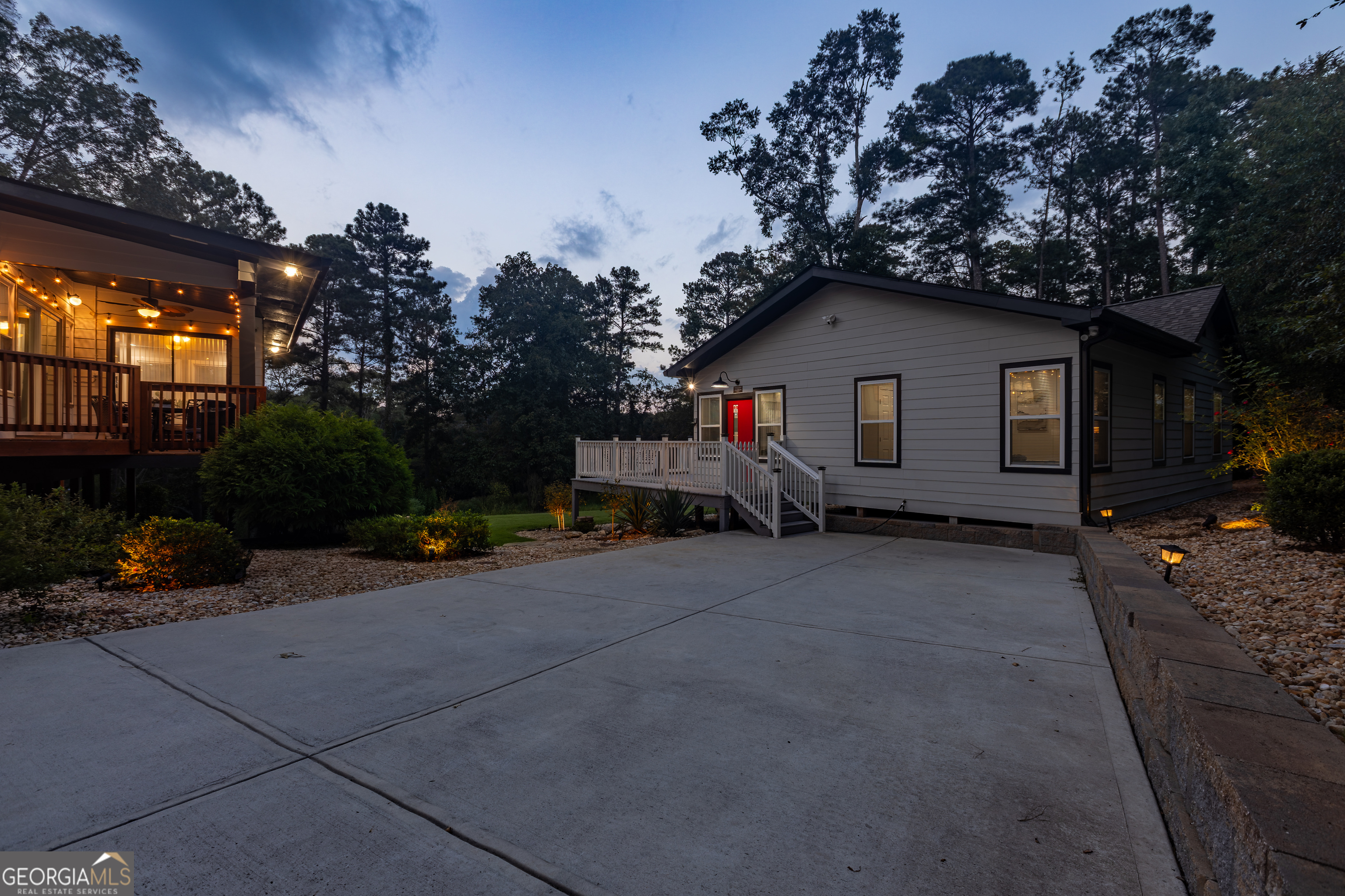 2390 Stone DR SW