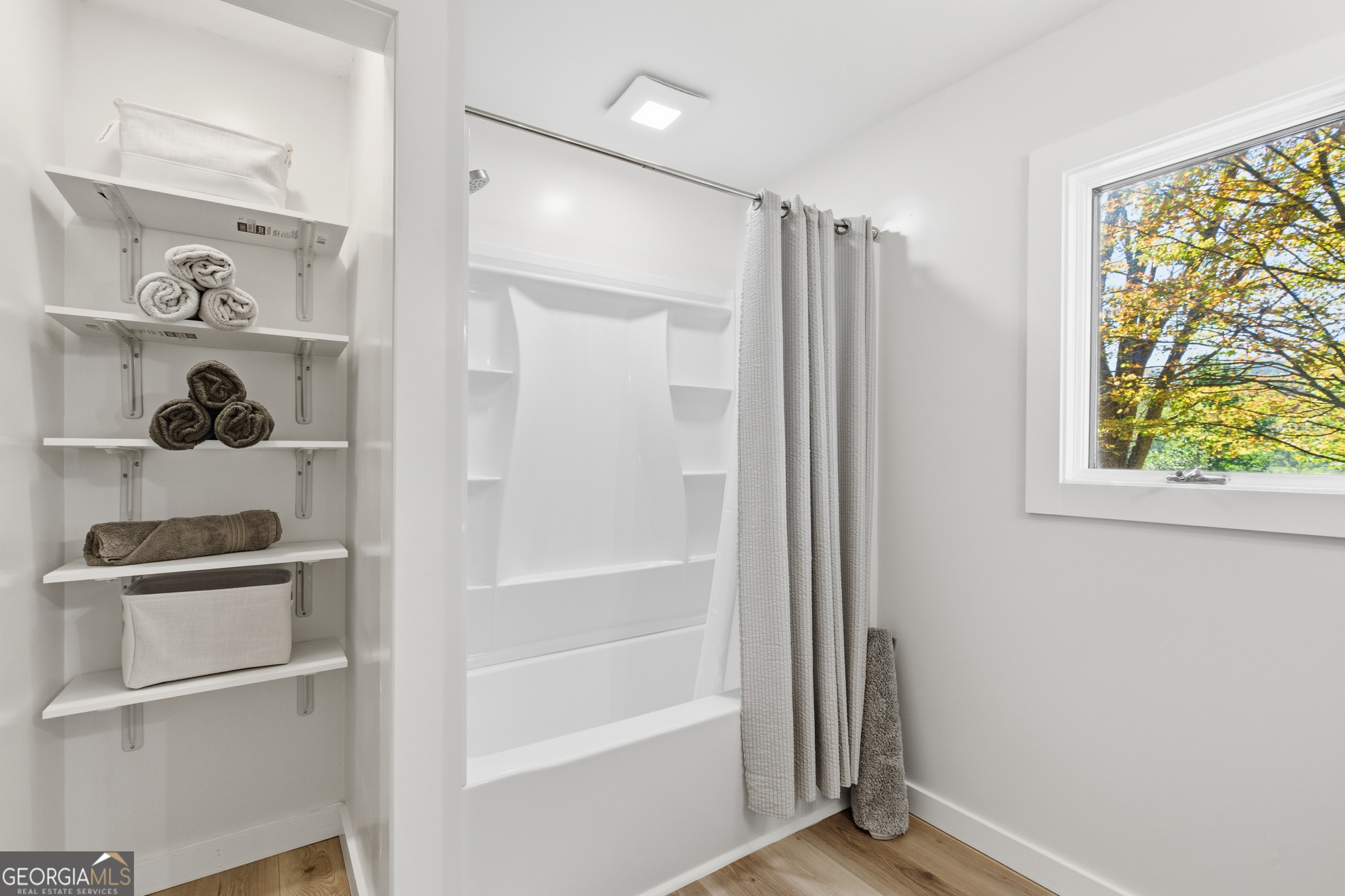 Rabun Gap, Georgia 30568, United States, 4 Bedrooms Bedrooms, ,3 BathroomsBathrooms,Residential,Active,244213