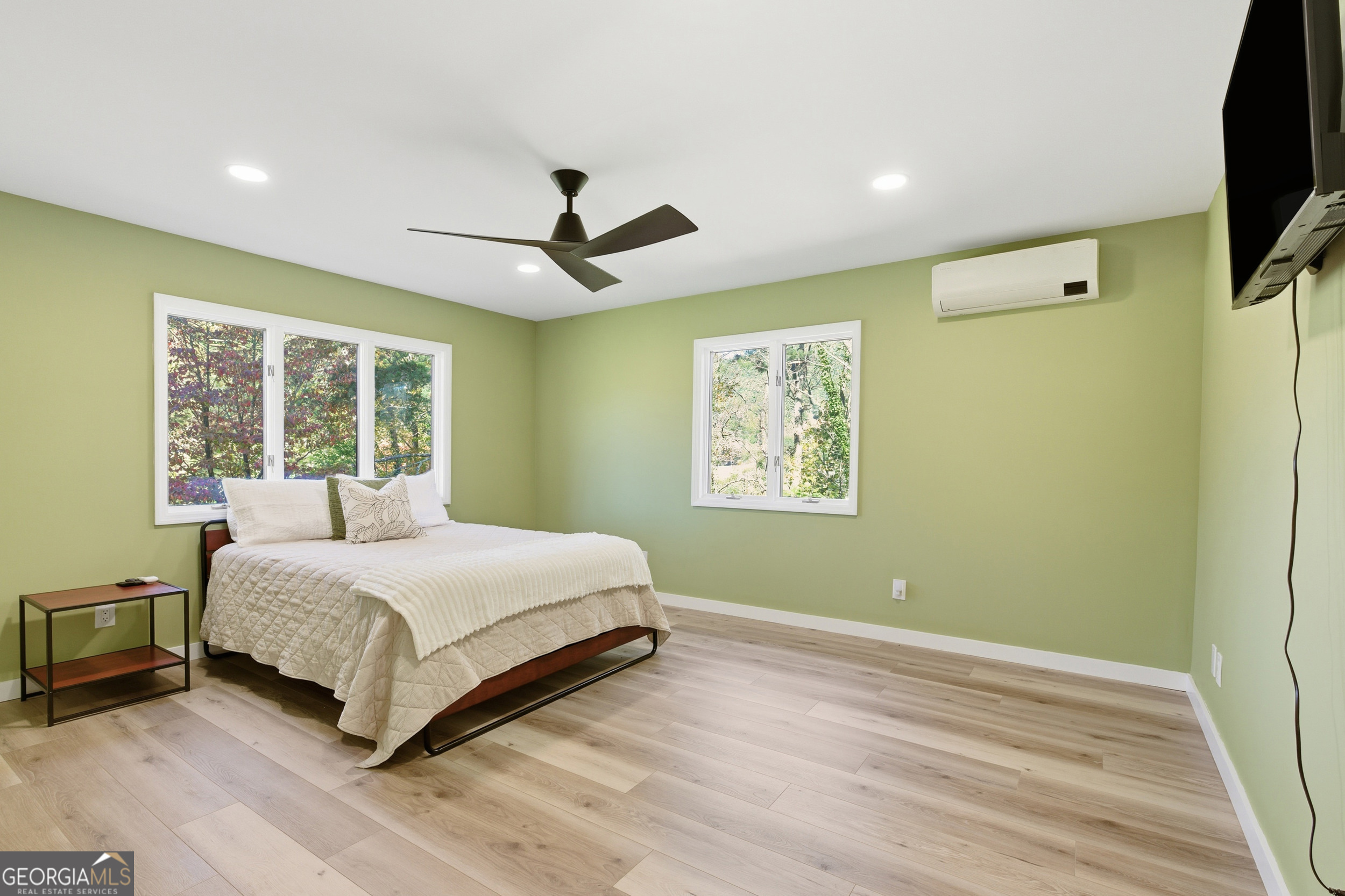 Rabun Gap, Georgia 30568, United States, 4 Bedrooms Bedrooms, ,3 BathroomsBathrooms,Residential,Active,244213