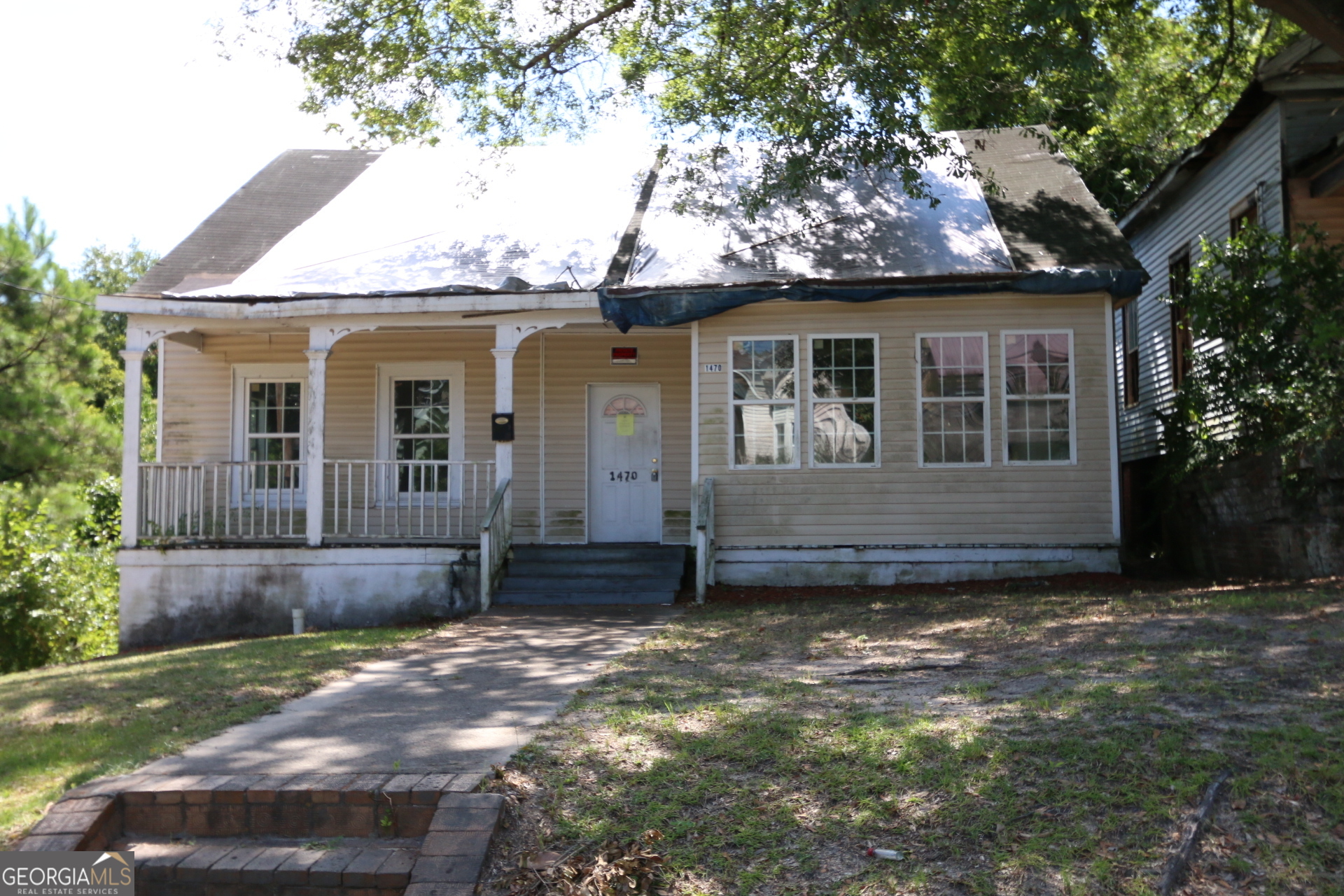 Three bedroom house convenient to downtown Macon and Mercer University. Big rooms with high ceilings. Double pane windows. Vinyl siding. Central heat and air. Front porch. Off street parking. Supra lockbox on front door for agent showings at agents convenience. Do not use Showing Time! All offers to be submitted by real estate agents using the HomePath Online Offer System at HomePath.com or at homepath.fanniemae.com. Contract paperwork will be Fannie Mae contract, not GAR. Earnest money wired to and held by Seller's attorney after offer acceptance. Buyer may use Seller's attorney to close the transaction or may use a closing attorney of Buyer's choice, but EM will ALWAYS be held by Seller's attorney. If Seller's attorney closes the transaction then Owner's Title Insurance will be provided to Buyer free of charge. Buyer and agent required to do their own due diligence to verify all information. Listing information is not guaranteed.