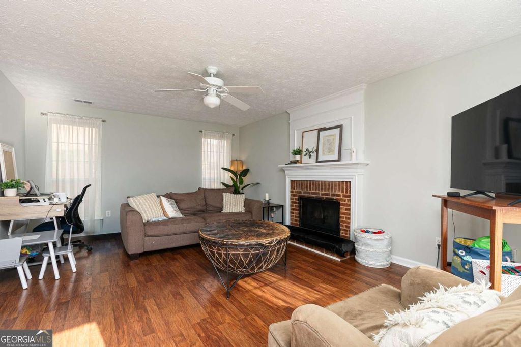Photo of 2812 Amhurst Way NW, Kennesaw, GA 30144 (MLS # 10754808)