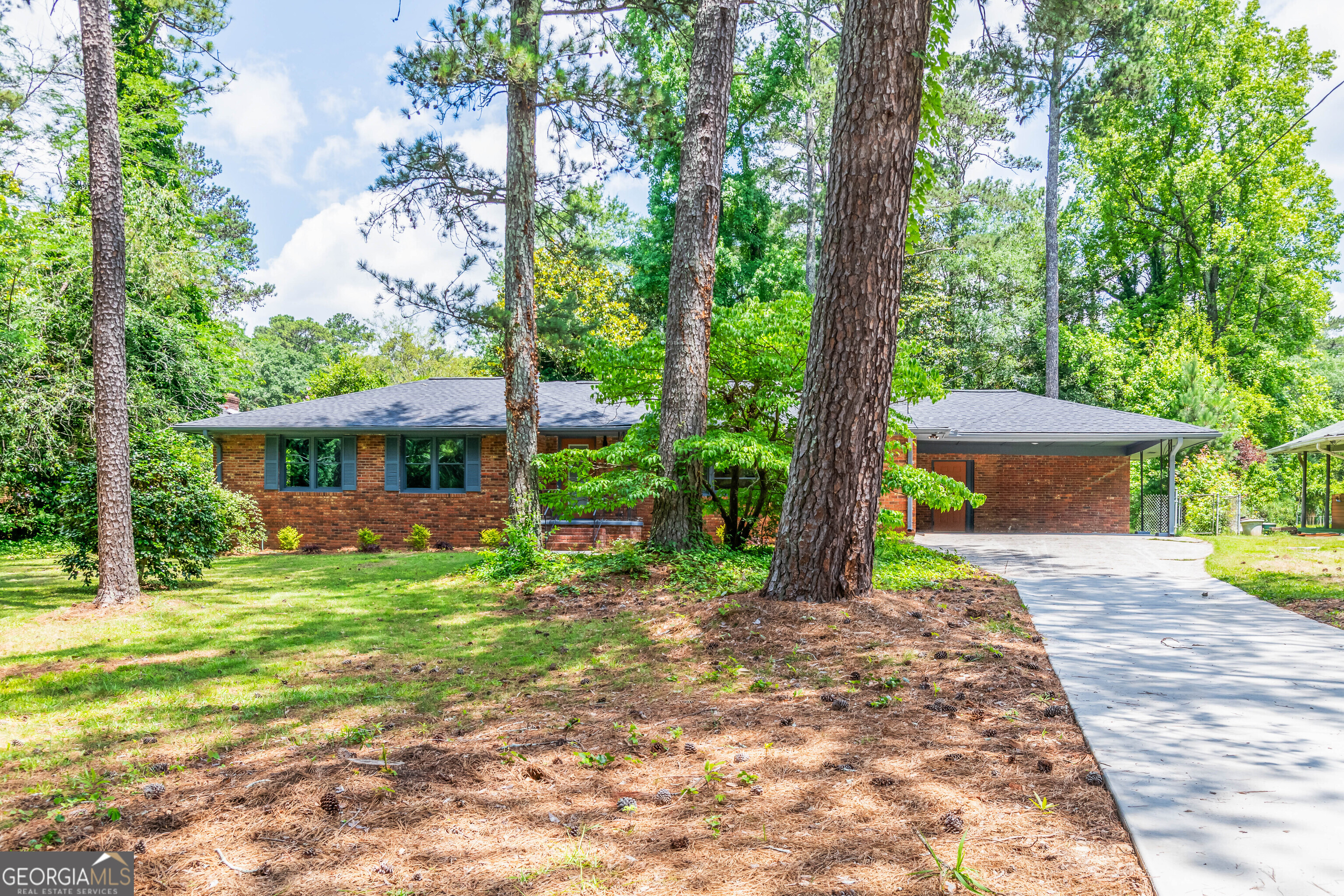 3219 W Manor LN
