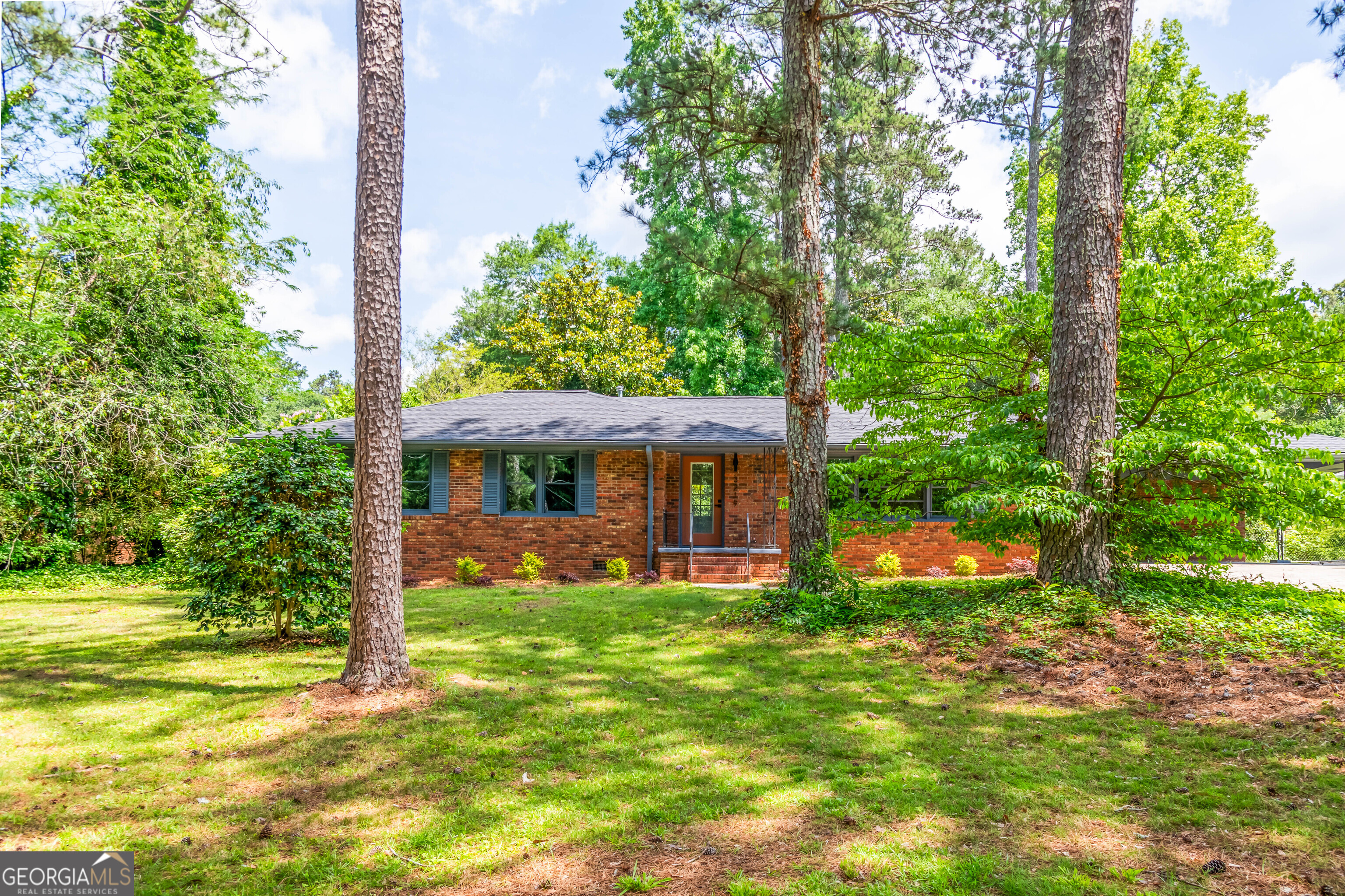 3219 W Manor LN