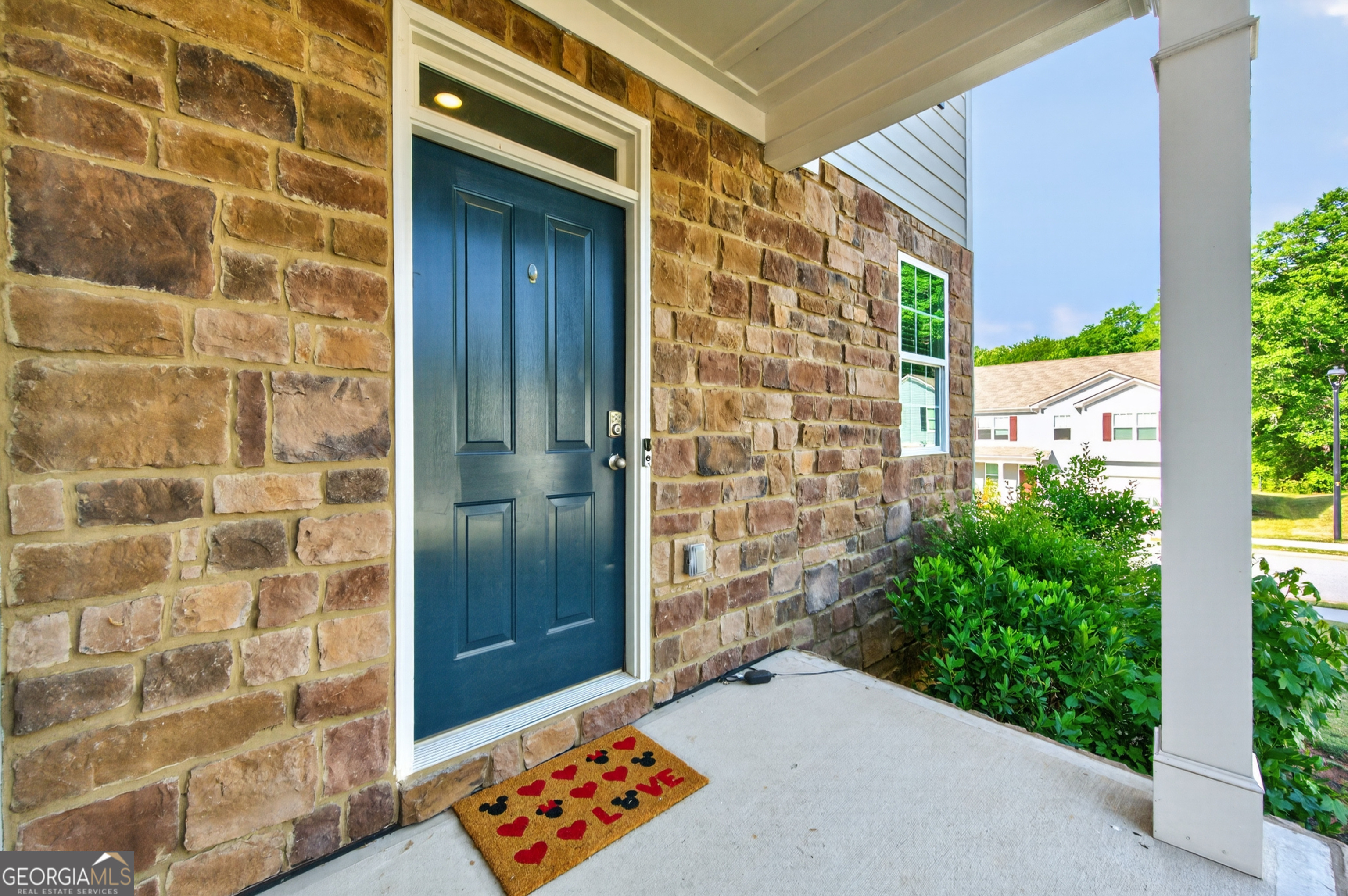 401 Hughes LN
