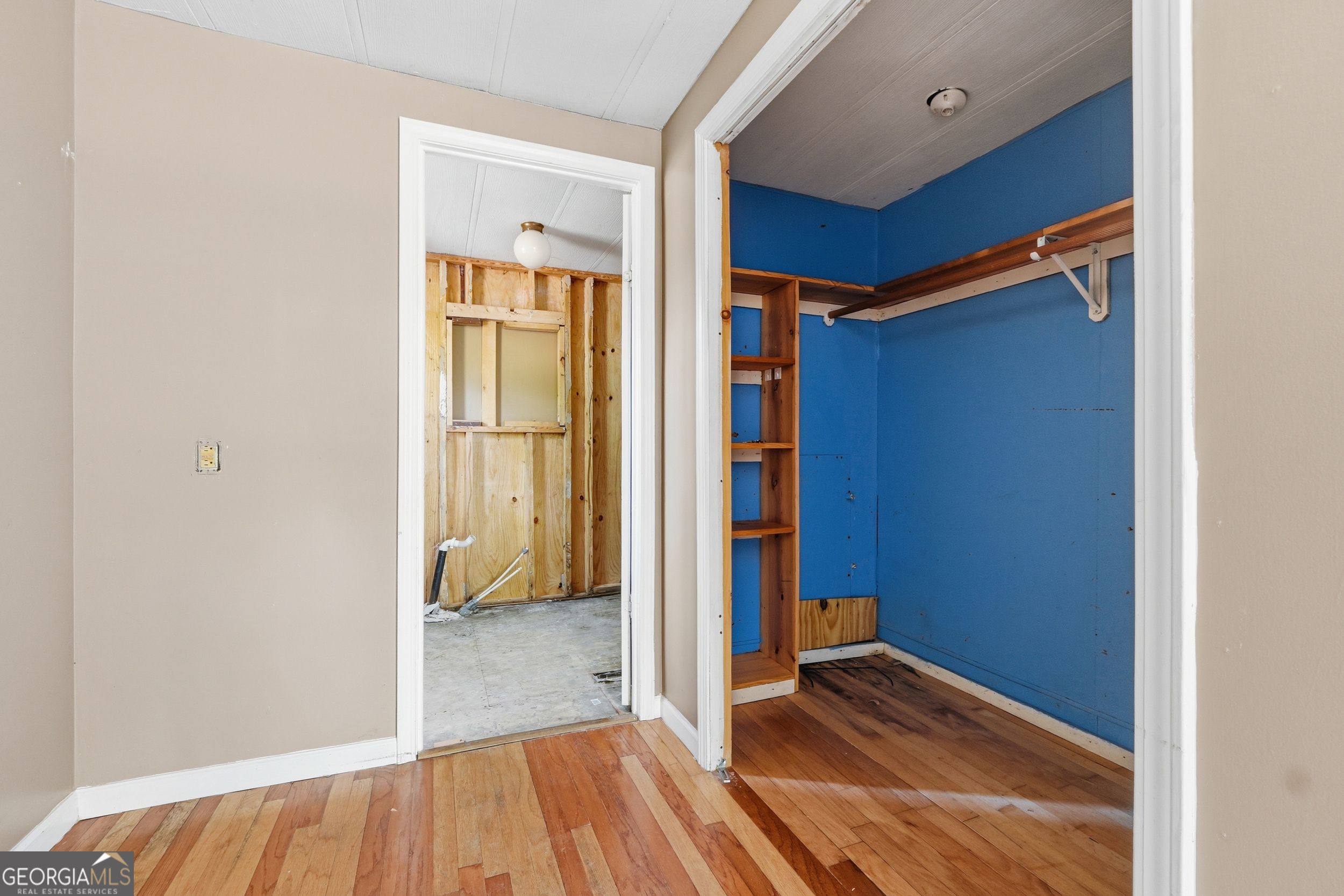 +/- 1 Acre - Residential