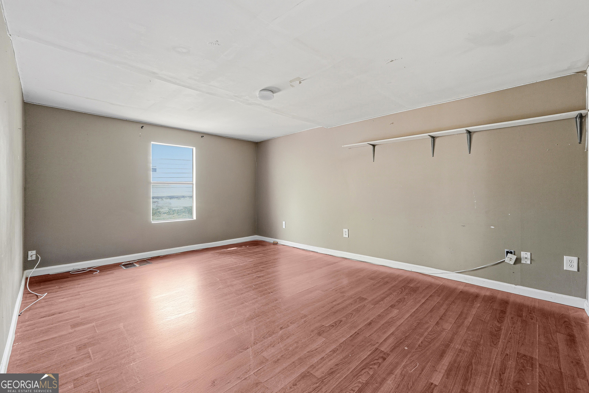 +/- 1 Acre - Residential