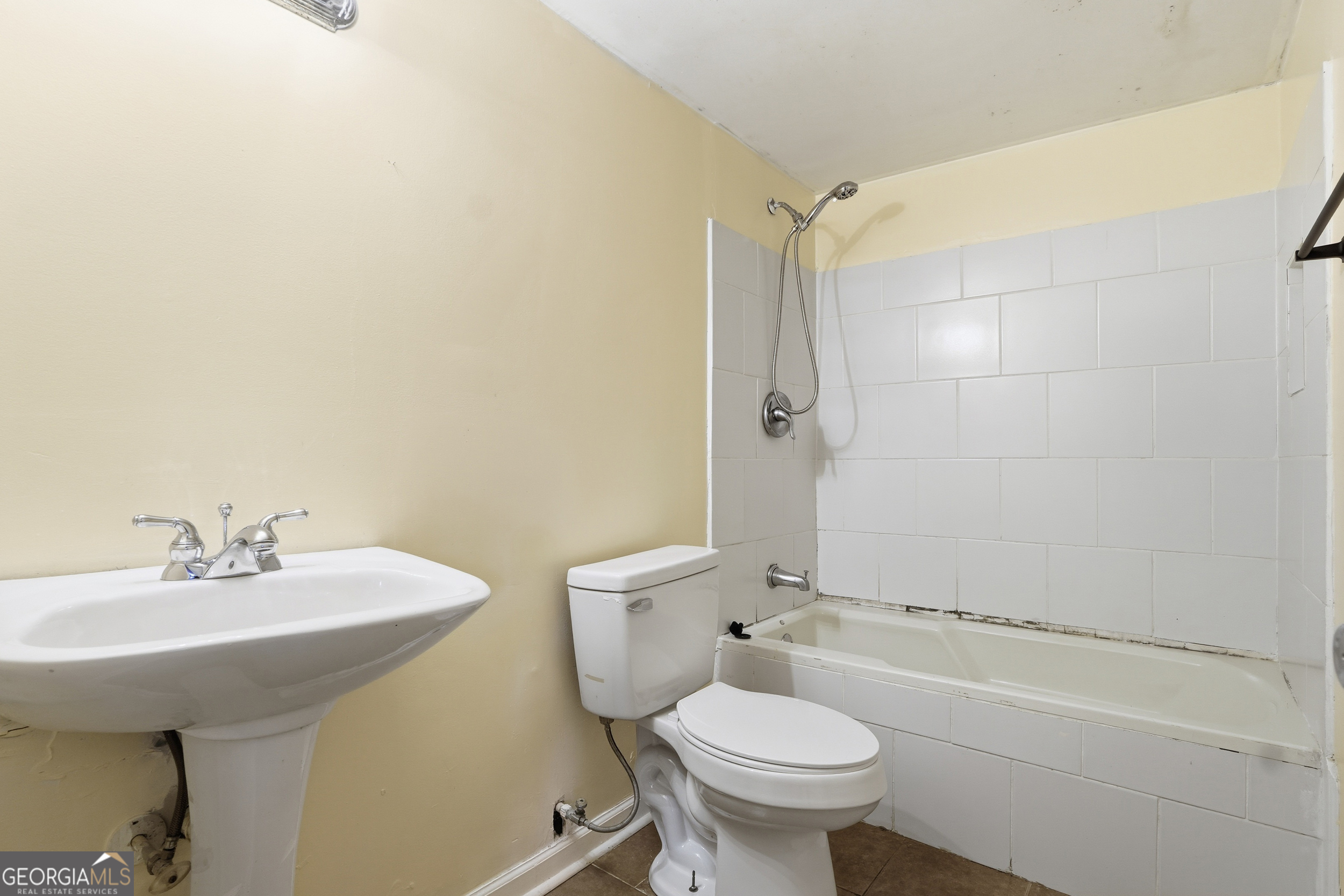 +/- 1 Acre - Residential