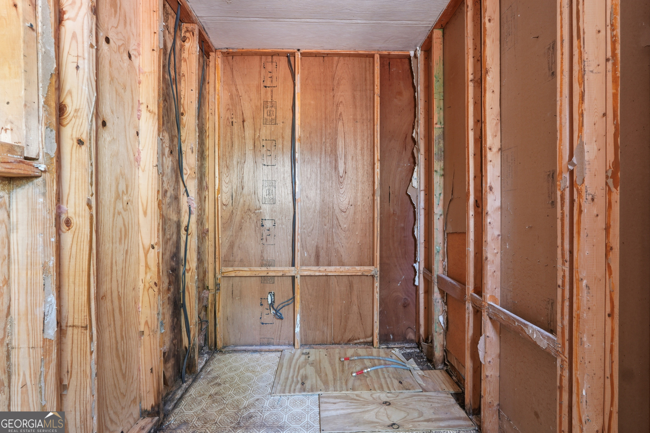 +/- 1 Acre - Residential