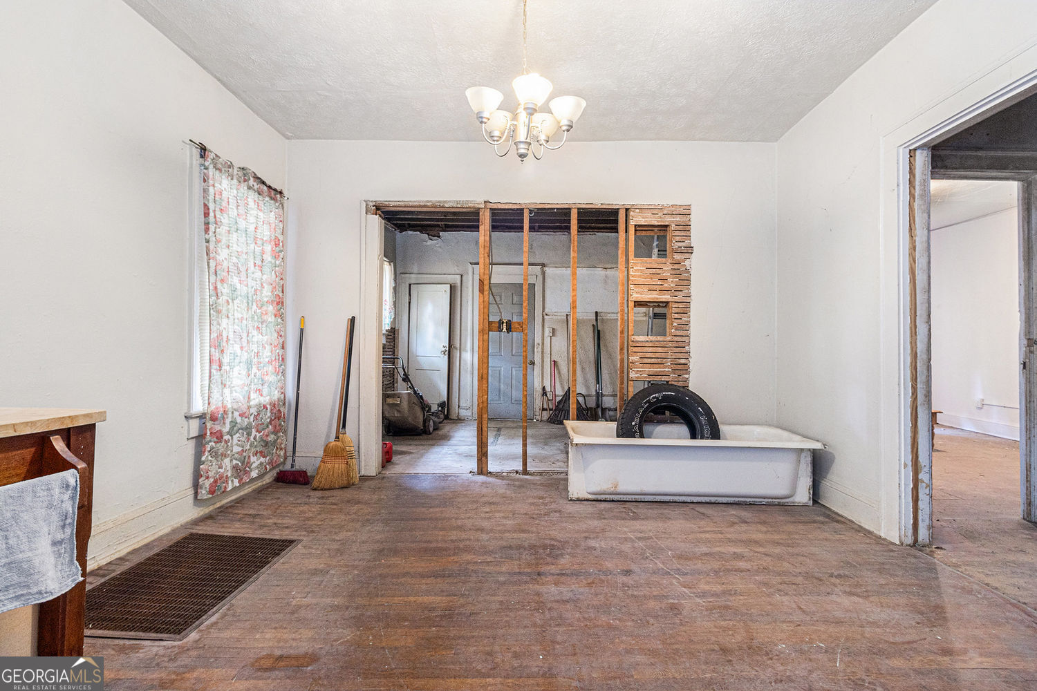 Atlanta, Georgia 30310, United States, 2 Bedrooms Bedrooms, ,1 BathroomBathrooms,Residential,Active,166545