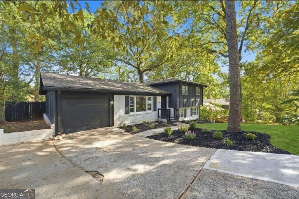 Photo of 2491 Crestdale Cir, Atlanta, GA 30316 (MLS # 10881894)