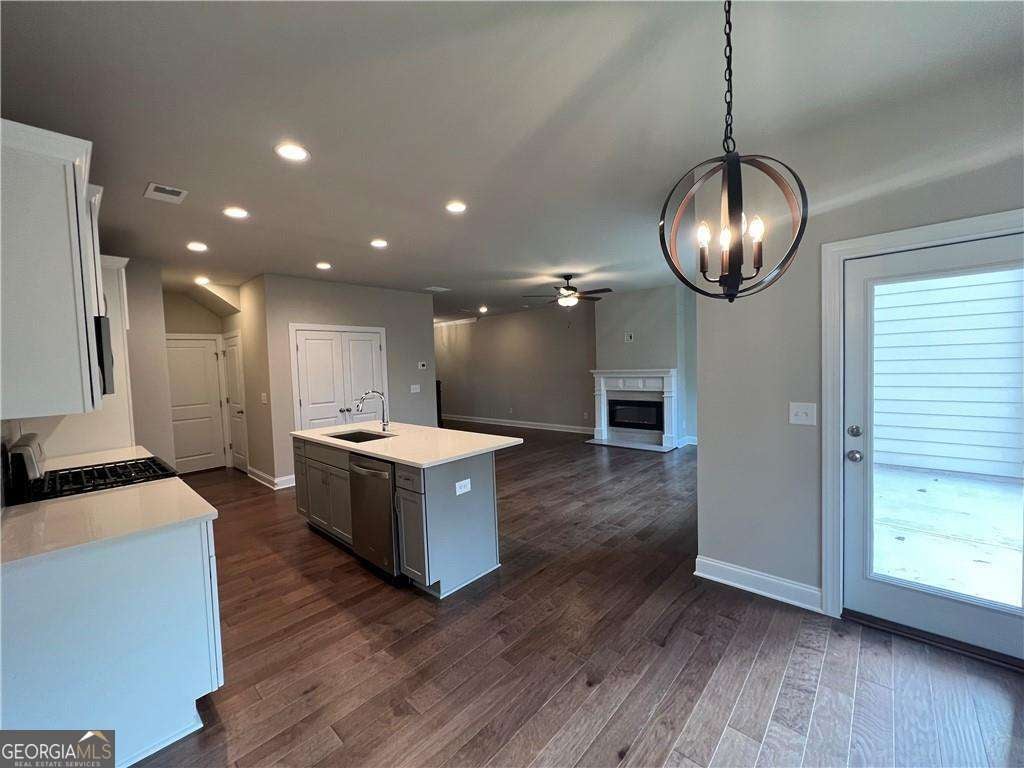 340 Lakeside CT