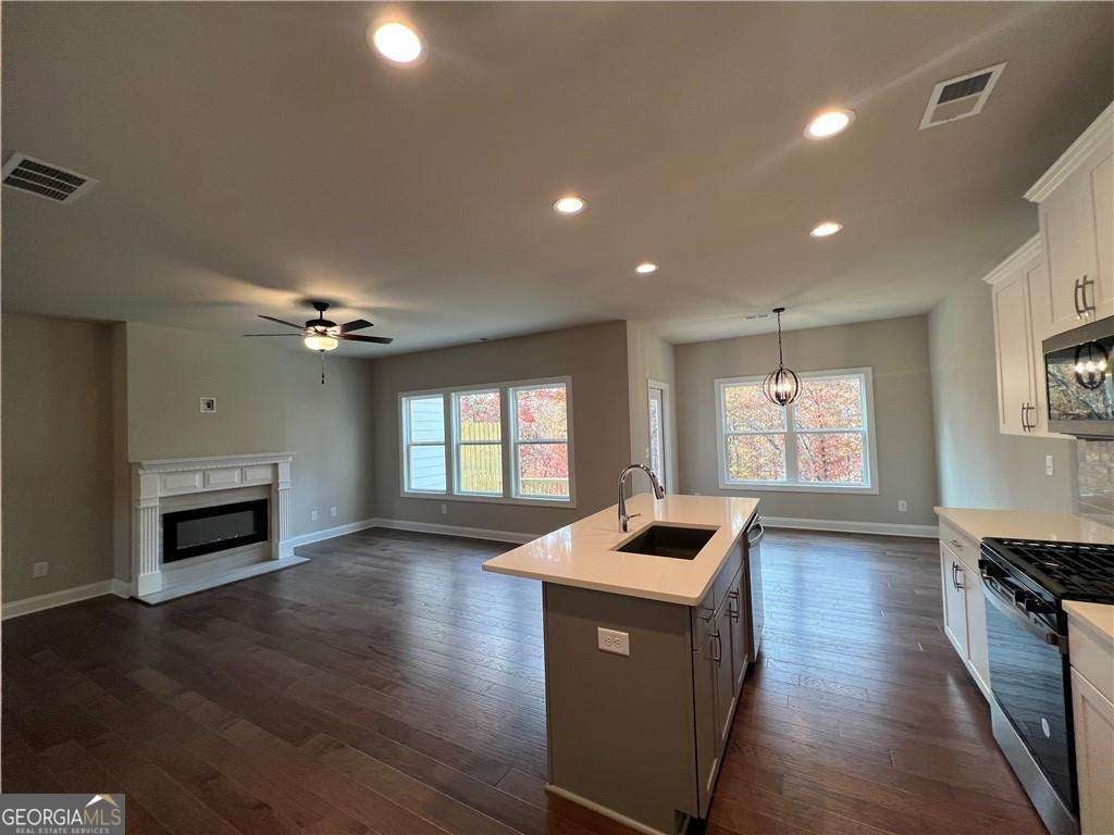 340 Lakeside CT