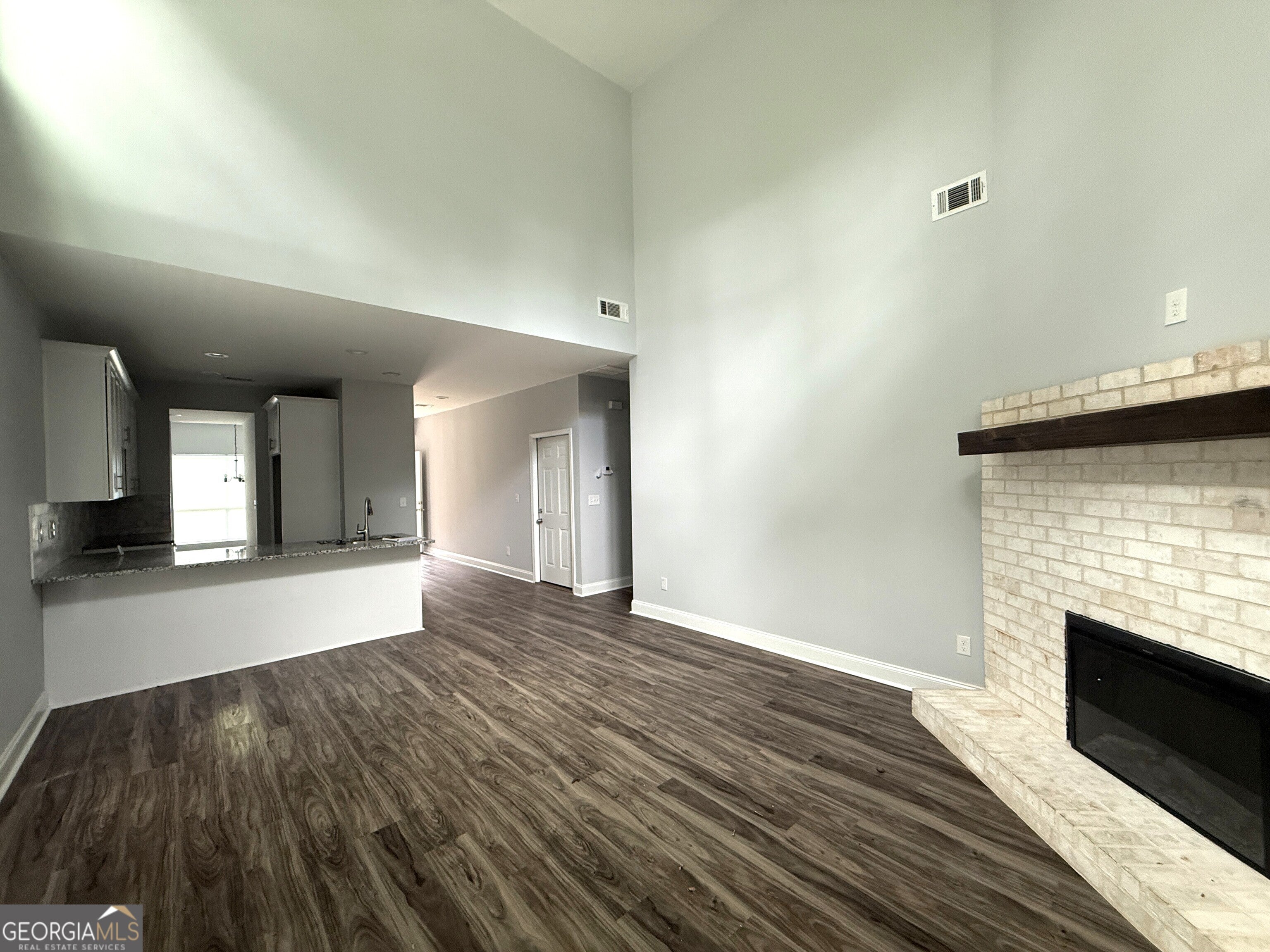 2148 Lilac LN