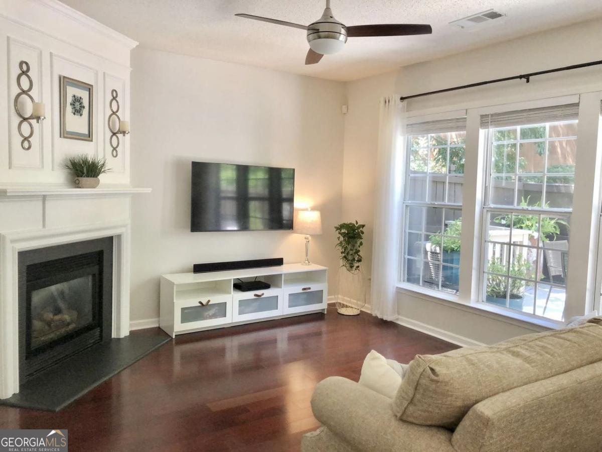 2847 Ashleigh LN