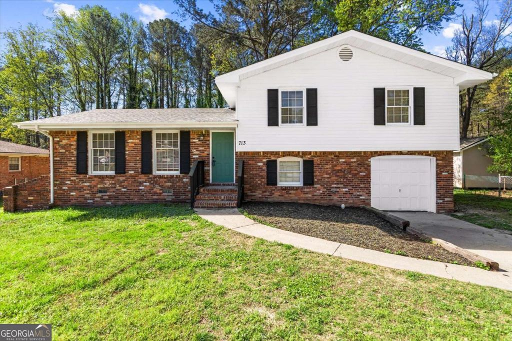 Photo of 713 Huntingdon Dr, Jonesboro, GA 30236 (MLS # 10721159)