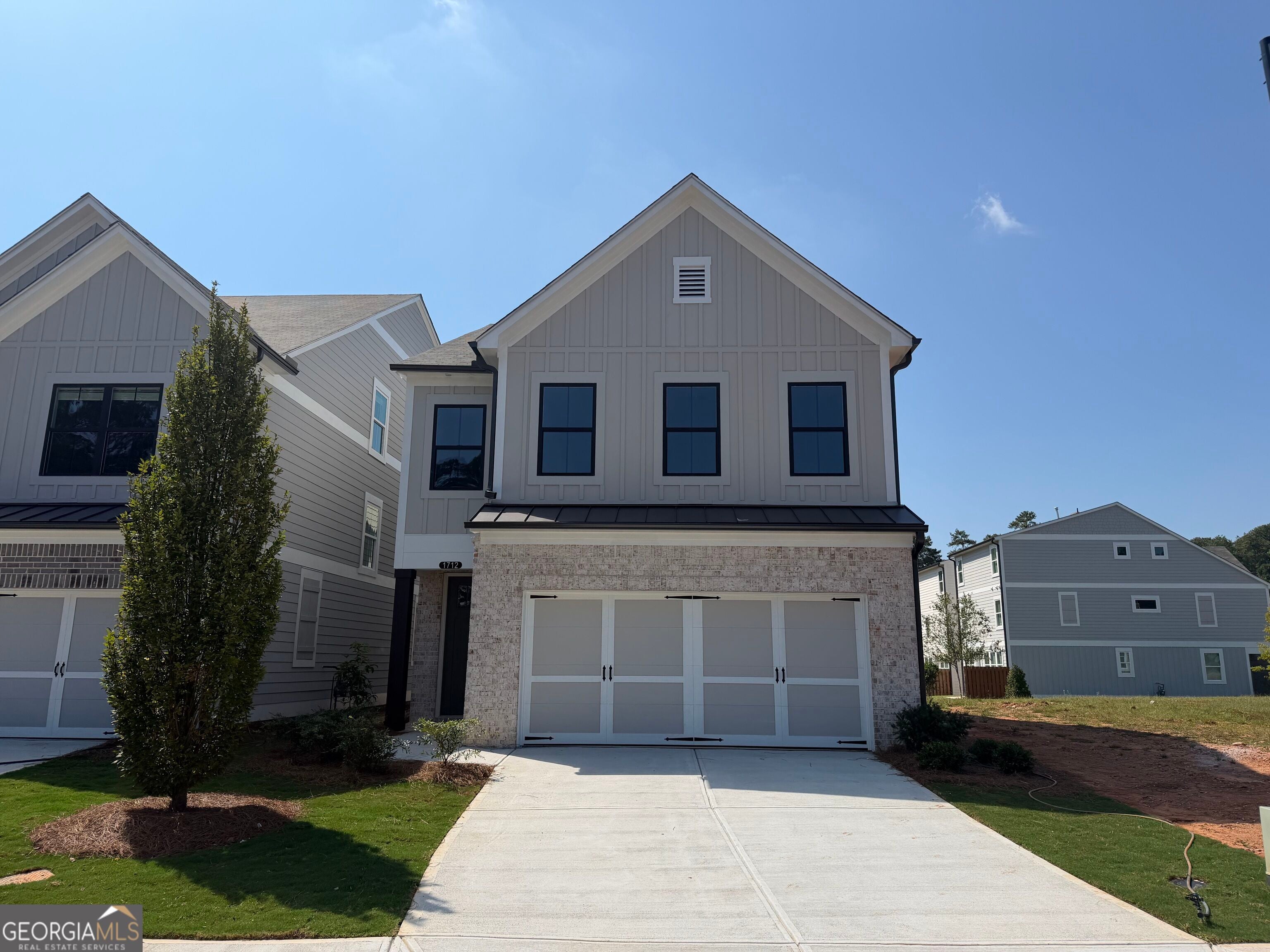 1712 Crestland PL