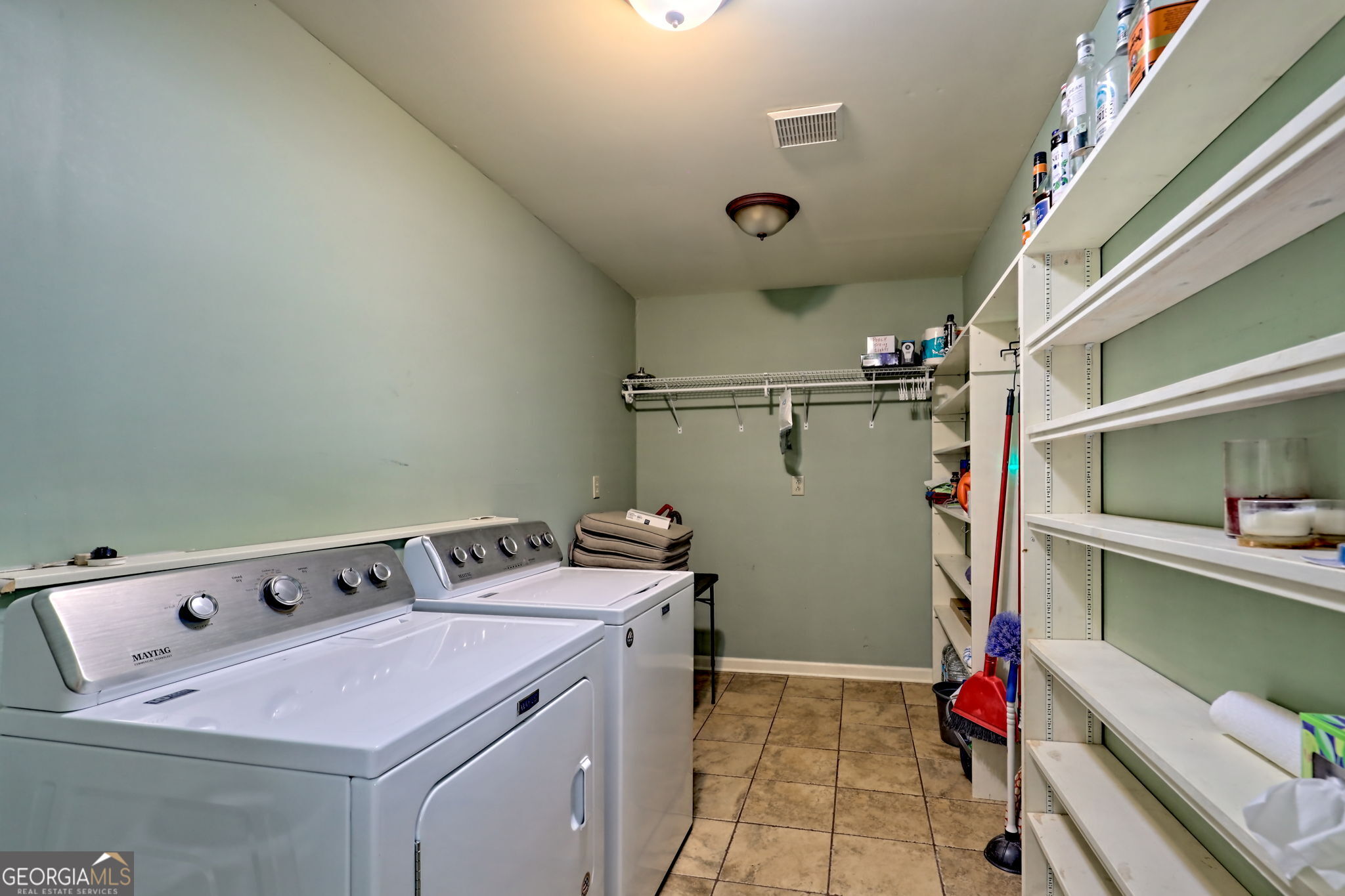 Clayton, Georgia 30525, United States, 2 Bedrooms Bedrooms, ,3 BathroomsBathrooms,Residential,Active,227941