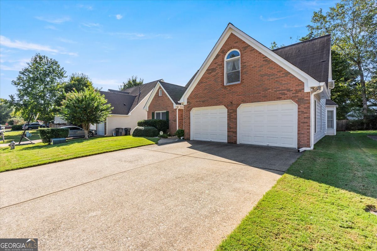 1009 Brentmoor LN NW