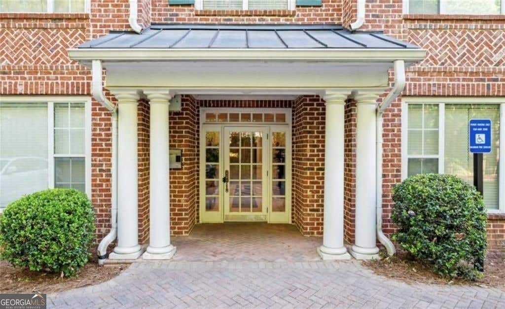 Photo of 4201 Stratford Commons, Decatur, GA 30033 (MLS # 10828948)