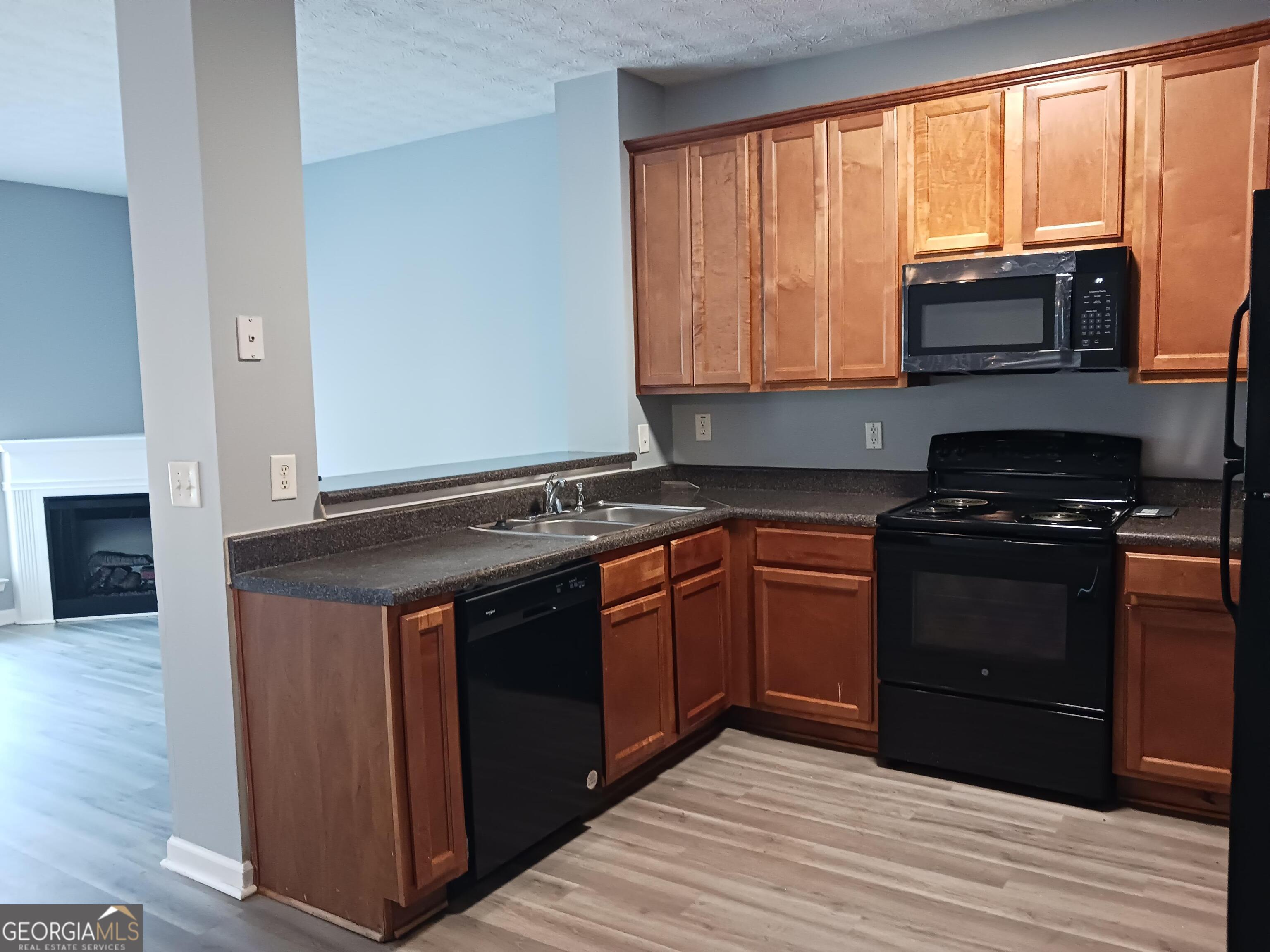 Great condo located minutes from ATL airport, open floor plan, all new appliances, and ready for occupancy.