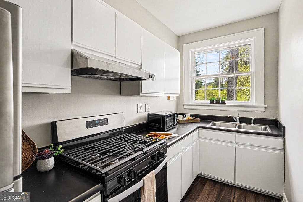 Photo of 21 Peachtree Memorial Drive NW #8, Atlanta, GA 30309 (MLS # 10820498)