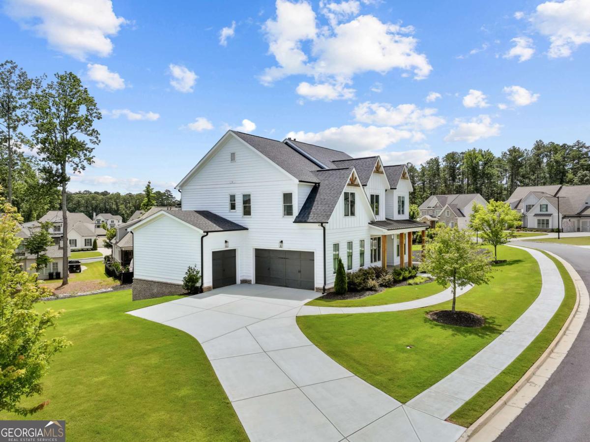 6080 Simone ST