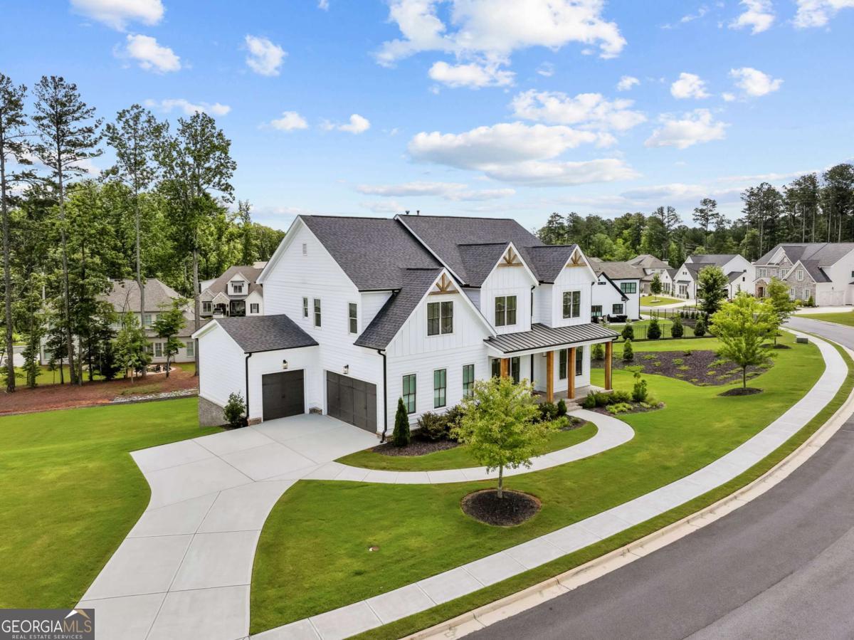 6080 Simone ST