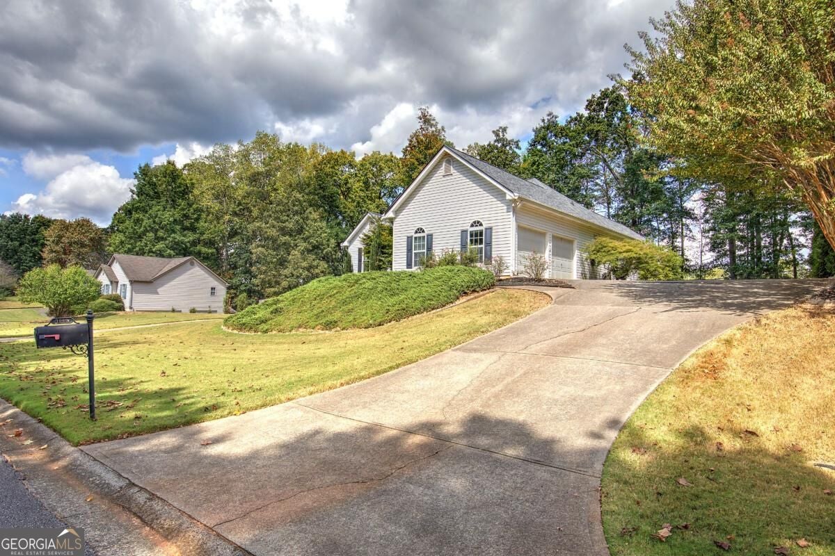 1082 Fieldstone DR