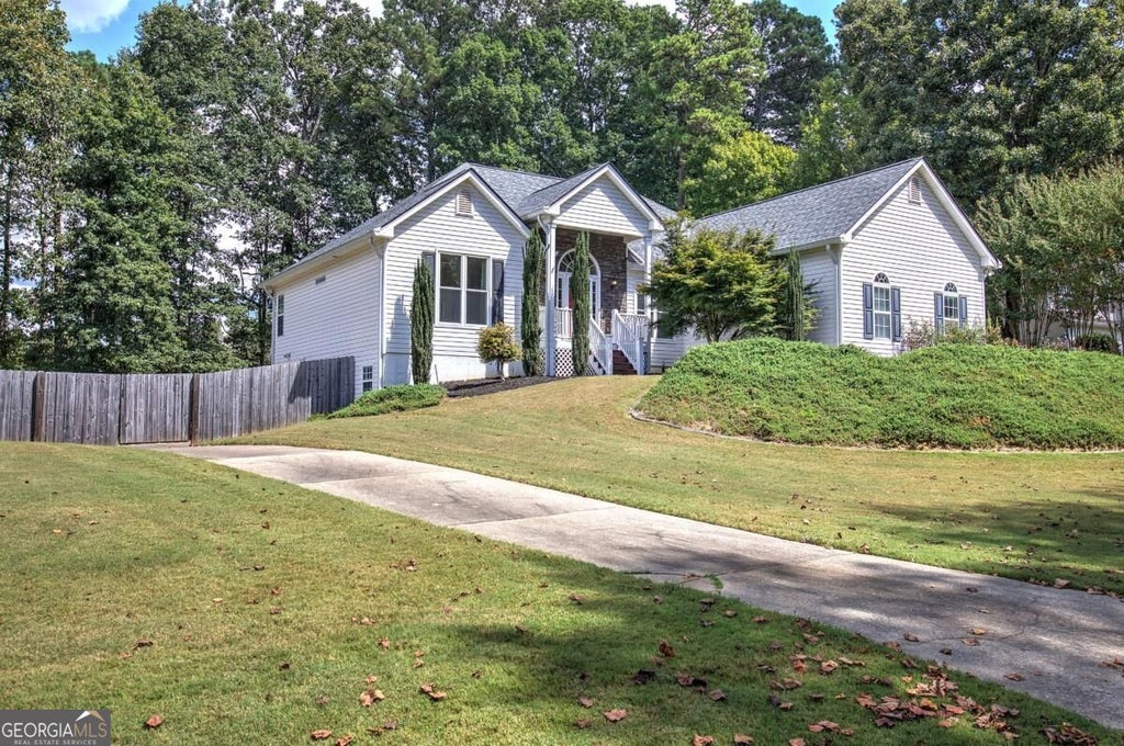 Photo of 1082 Fieldstone Drive, Canton, GA 30114 (MLS # 10845313)