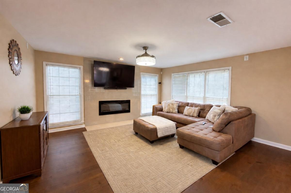 2425 Harbin Springs Cove