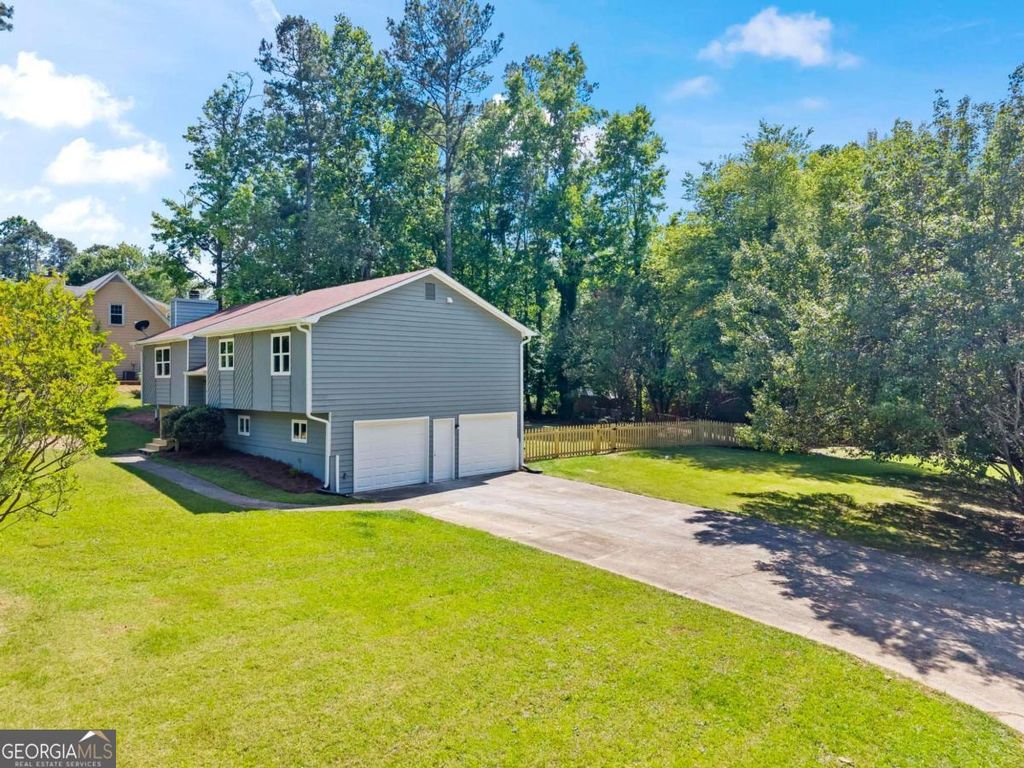 Photo of 4899 Hawk Trail NE, Marietta, GA 30066 (MLS # 10767892)