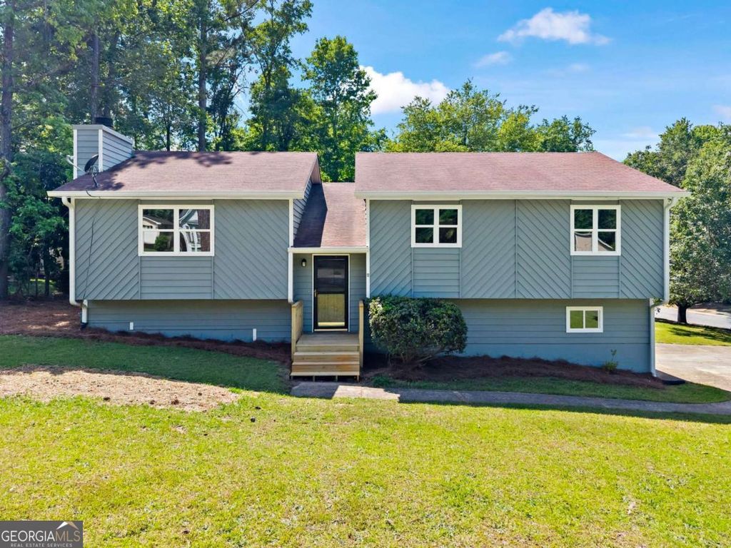 Photo of 4899 Hawk Trail NE, Marietta, GA 30066 (MLS # 10767892)