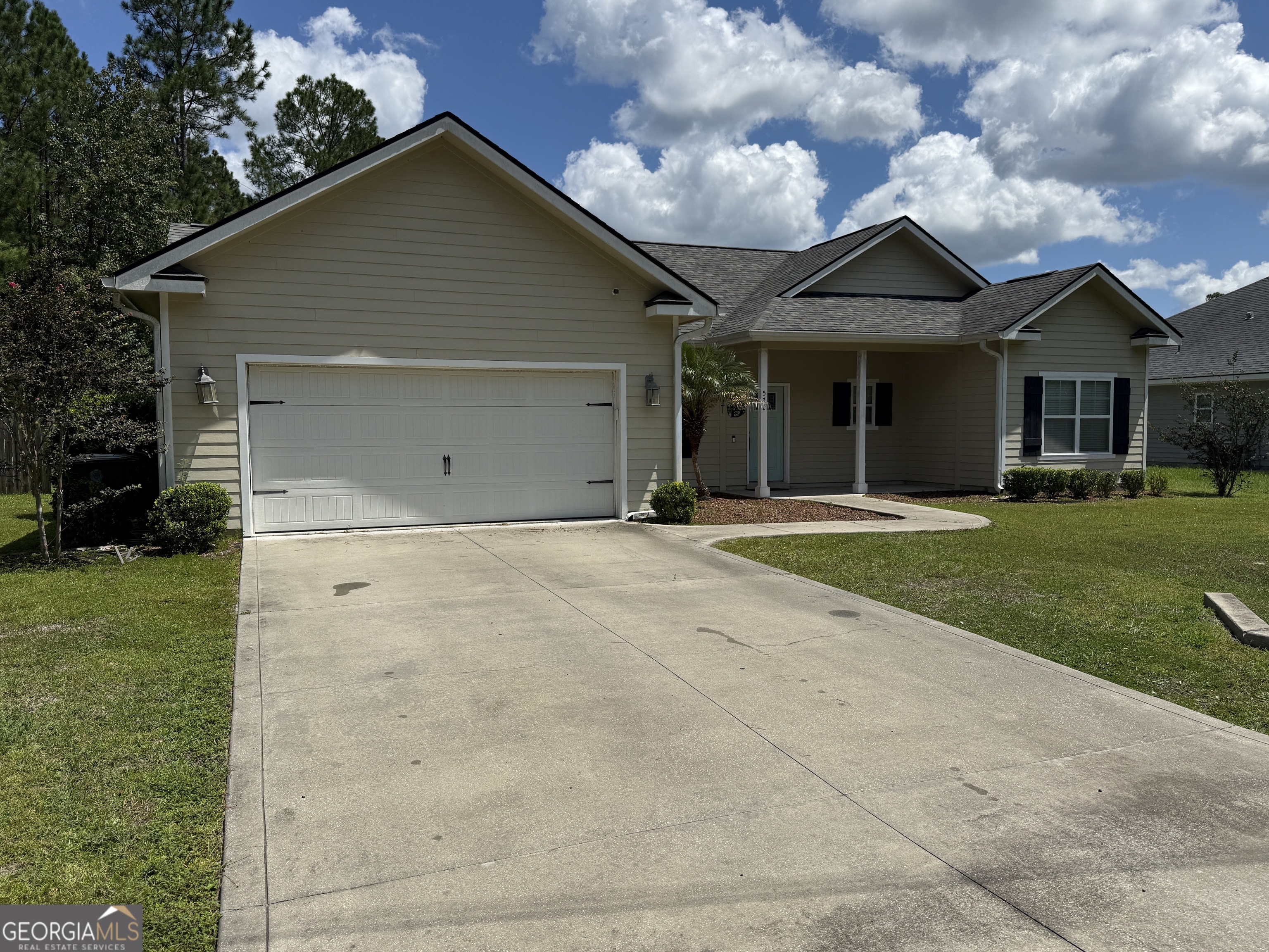 Well maintained home built in 2016 with high ceilings, an open floor-plan, walk-in closets, fenced yard, separate laundry room, large two-car garage, and priced to sell! This home is on a quiet street near Kingsland's historic downtown and only a short drive to shopping, Kingsbay base, and the Florida/Georgia state line.