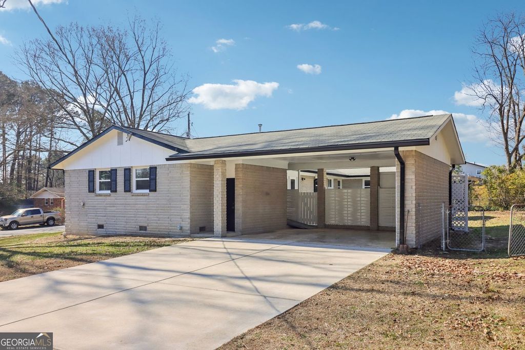 Photo of 2219 Lisa Drive SE, Marietta, GA 30067 (MLS # 10688868)