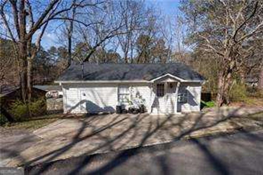 Investment Opportunity Co Tenant in Place!  DonCOt miss this investment opportunity in the heart of Canton, GA! This 2-bedroom, 1-bathroom property is already tenant-occupied, providing immediate rental income for investors.  Convenient location near shopping, dining, and major highways?, and strong rental market in Canton for consistent cash flow.  Whether youCOre a seasoned investor or just starting, this income-producing property is a fantastic addition to your portfolio.