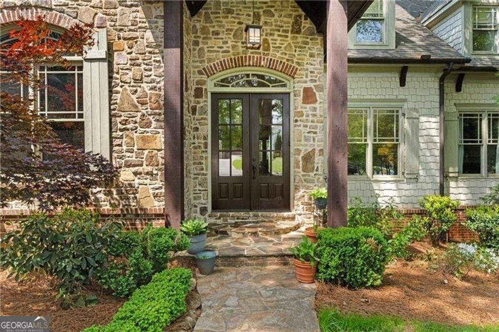 Photo of 4842 Kitty Hawk Drive, Atlanta, GA 30342 (MLS # 10731943)