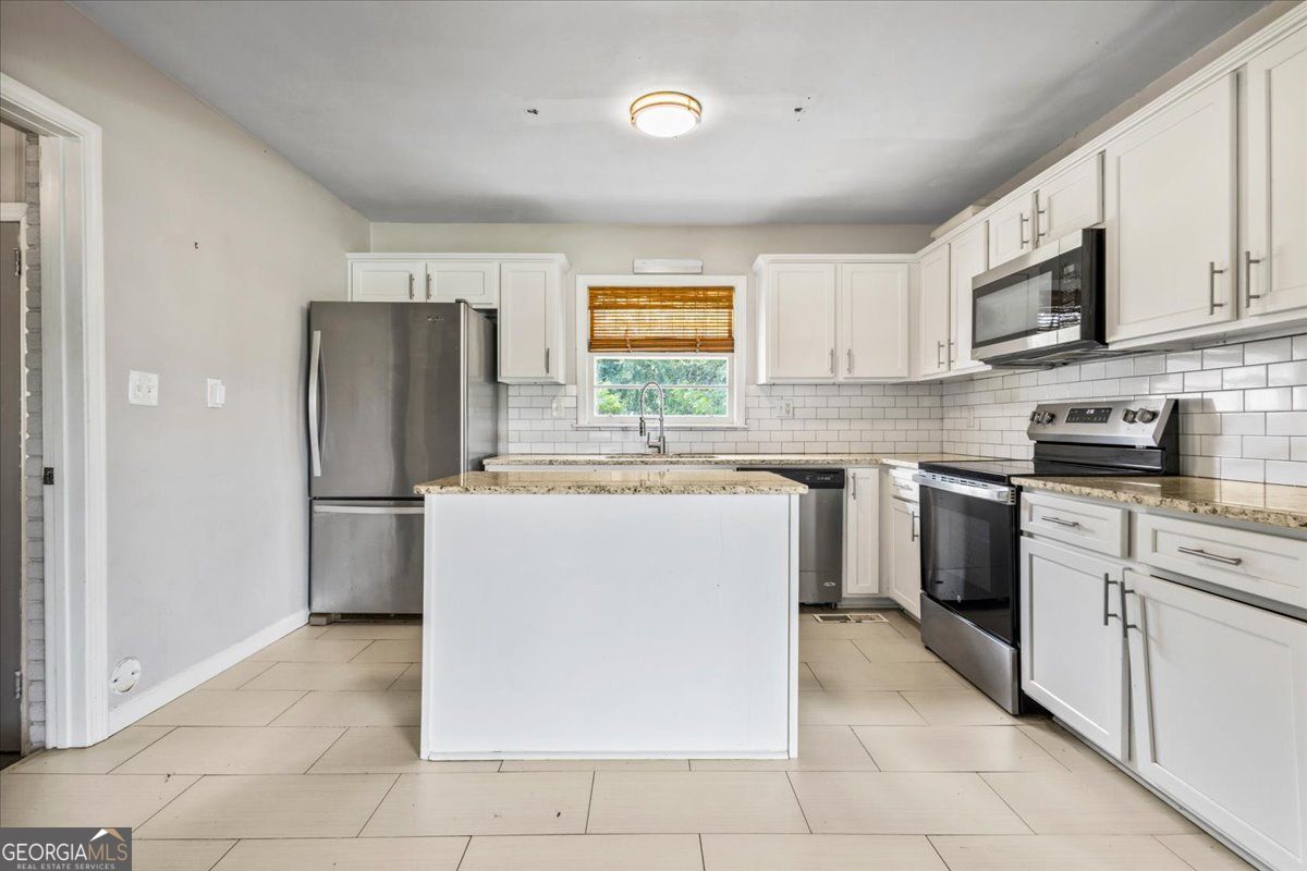 2801 Miriam LN