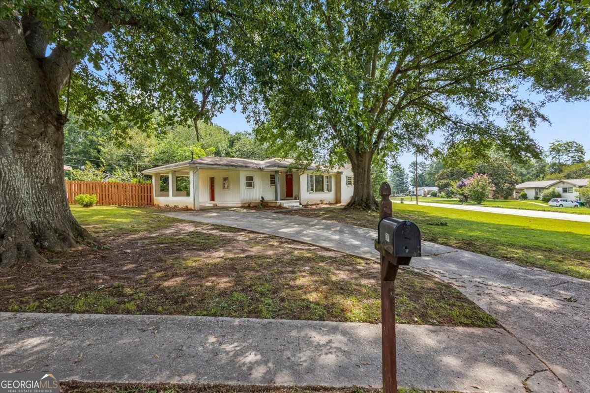 2801 Miriam LN
